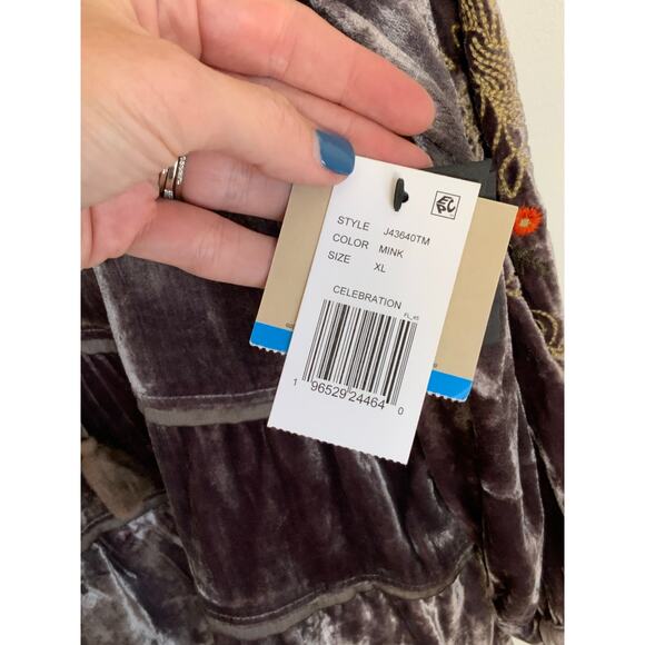 John Mark Velvet Embroidered Top NWT size XL - Picture 5 of 8